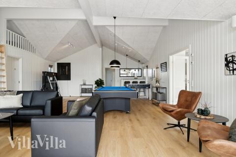 Dyst i sommerhusets aktivitetsrum, når I besøger luksushus nr. 910 i Lolland/Falster/Møn.