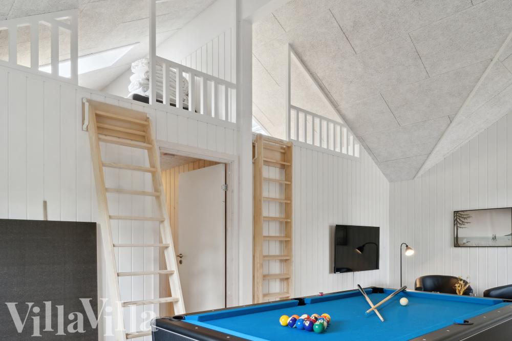 Ud over de mange timer, man kan bruge i husets pool-afdeling, så byder luksushus 698 også på billard/bordtennis og dart