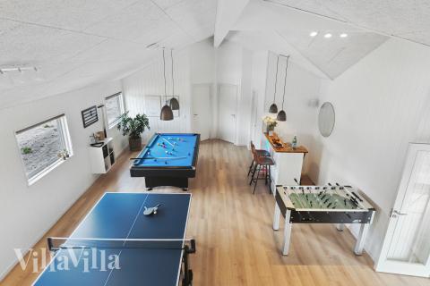 Aktivitetsrum i luksushus nr. 656 med 8 soveværelser og plads til 20 personer.