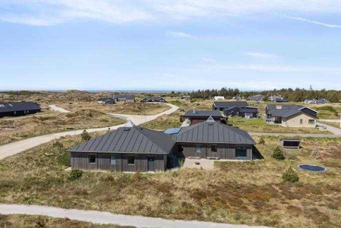 Dette skønne poolhus nr. 607 med plads til 18 personer ligger i Nordjylland