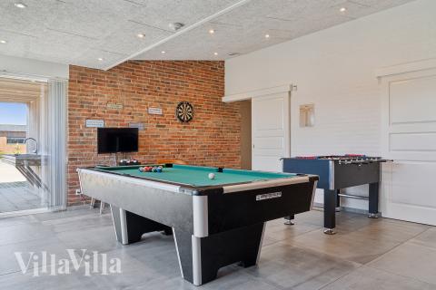 Ud over de mange timer, man kan bruge i husets pool-afdeling, så byder luksushus 607 også på billard/bordtennis og dart