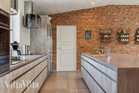 Køkkenet i luksushus nr. 607 er godt indrettet.