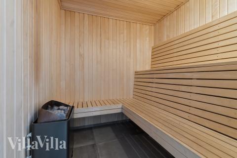 Nyd varmen i saunaen i luksushus nr. 607 til 18 personer