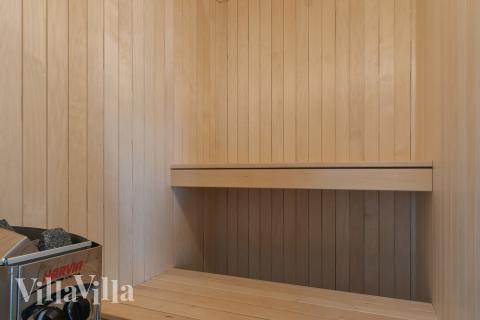 Nyd varmen i saunaen i luksushus nr. 803 til 16 personer