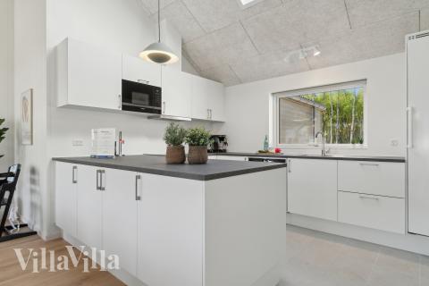 Køkkenet i luksushus nr. 803 er udstyrret, så I let kan lave mad til 16 personer.