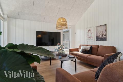 Sofaen i luksushus 803 i Østjylland indbyder til brætspil eller at se en film sammen.