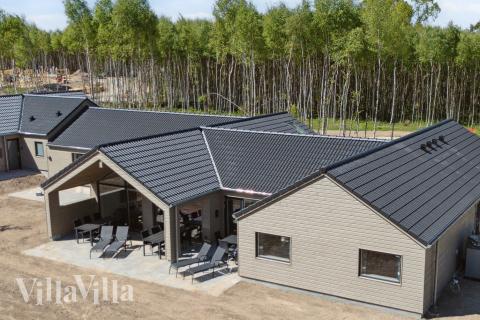 Dette skønne poolhus nr. 803 med plads til 16 personer ligger i Østjylland