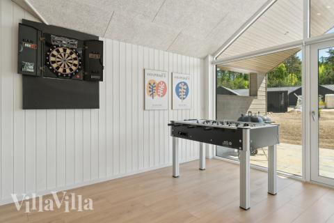 Aktivitetsrum i luksushus nr. 809 med 9 soveværelser og plads til 24 personer.