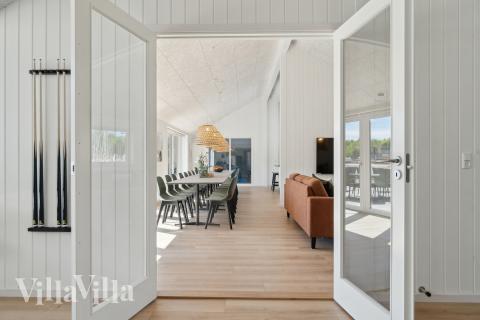 Det store lyse opholdrum i luksushus nr. 809 til 24.