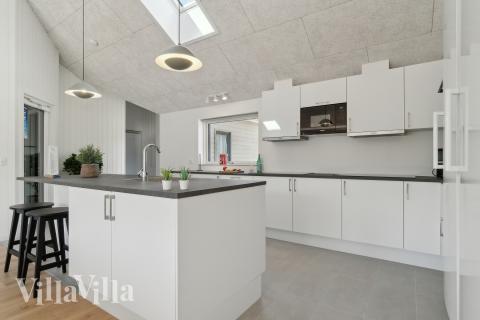 Køkkenet i luksushus nr. 809 er udstyrret, så I let kan lave mad til 24 personer.