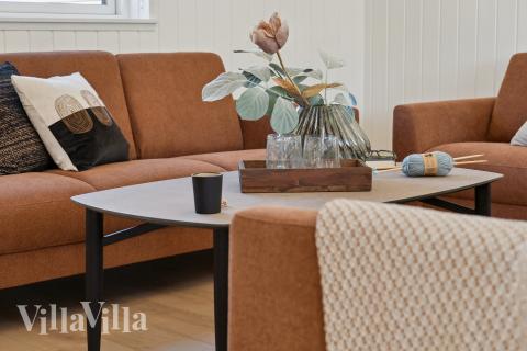 Sofaen i luksushus 809 i Østjylland indbyder til brætspil eller at se en film sammen.