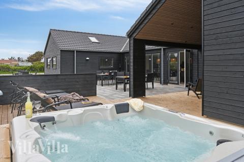 Der er spabad og 8 soveværelser i luksushus nr. 659.