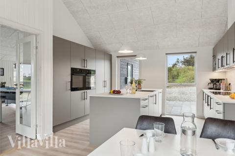 Køkkenet i luksushus nr. 659 er udstyrret, så I let kan lave mad til 20 personer.