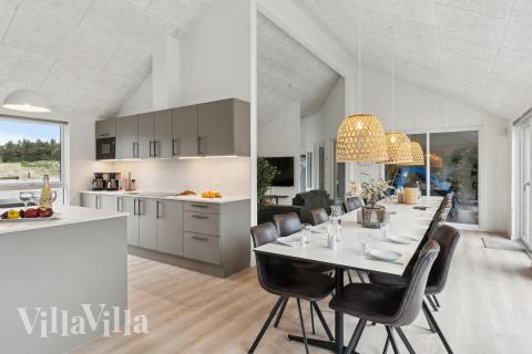 Det store lyse opholdrum i luksushus nr. 659 til 20.