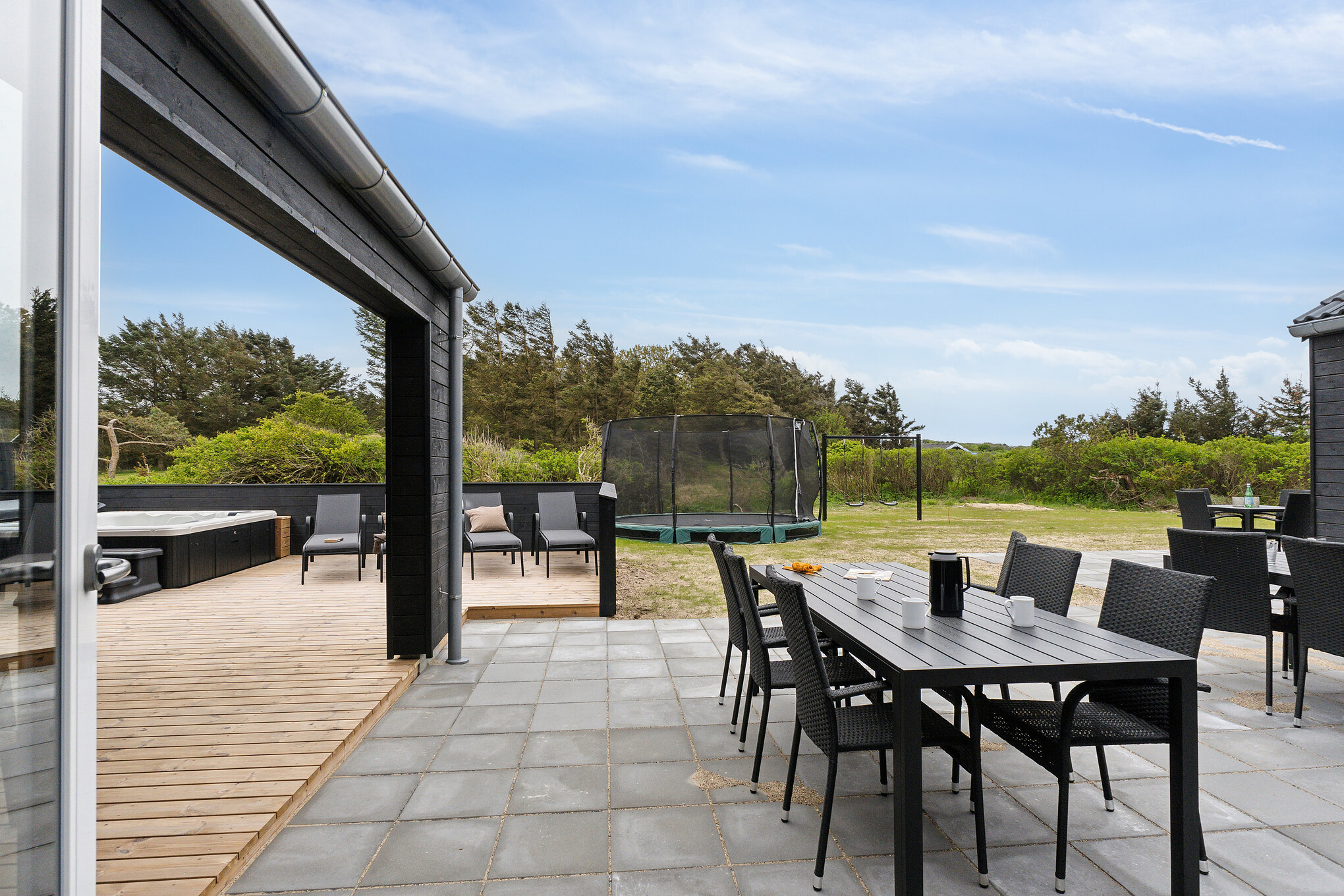 Luksushus nr. 659 har en dejlig terrasse med gode havemøbler til 20 personer.