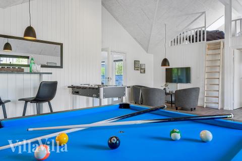 Aktivitetsrum i luksushus nr. 657 med 8 soveværelser og plads til 20 personer.