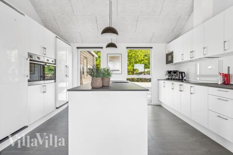 Køkkenet i luksushus nr. 657 er udstyrret, så I let kan lave mad til 20 personer.