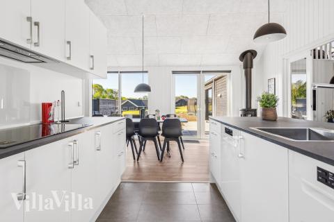 Køkkenet i luksushus nr. 657 er godt indrettet.