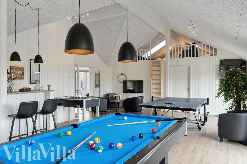 Ud over de mange timer, man kan bruge i husets pool-afdeling, så byder luksushus 697 også på billard/bordtennis og dart