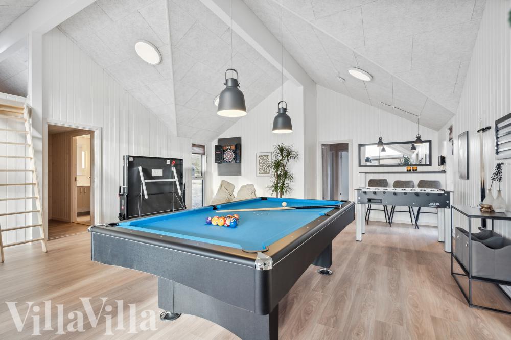 Ud over de mange timer, man kan bruge i husets pool-afdeling, så byder luksushus 699 også på billard/bordtennis og dart