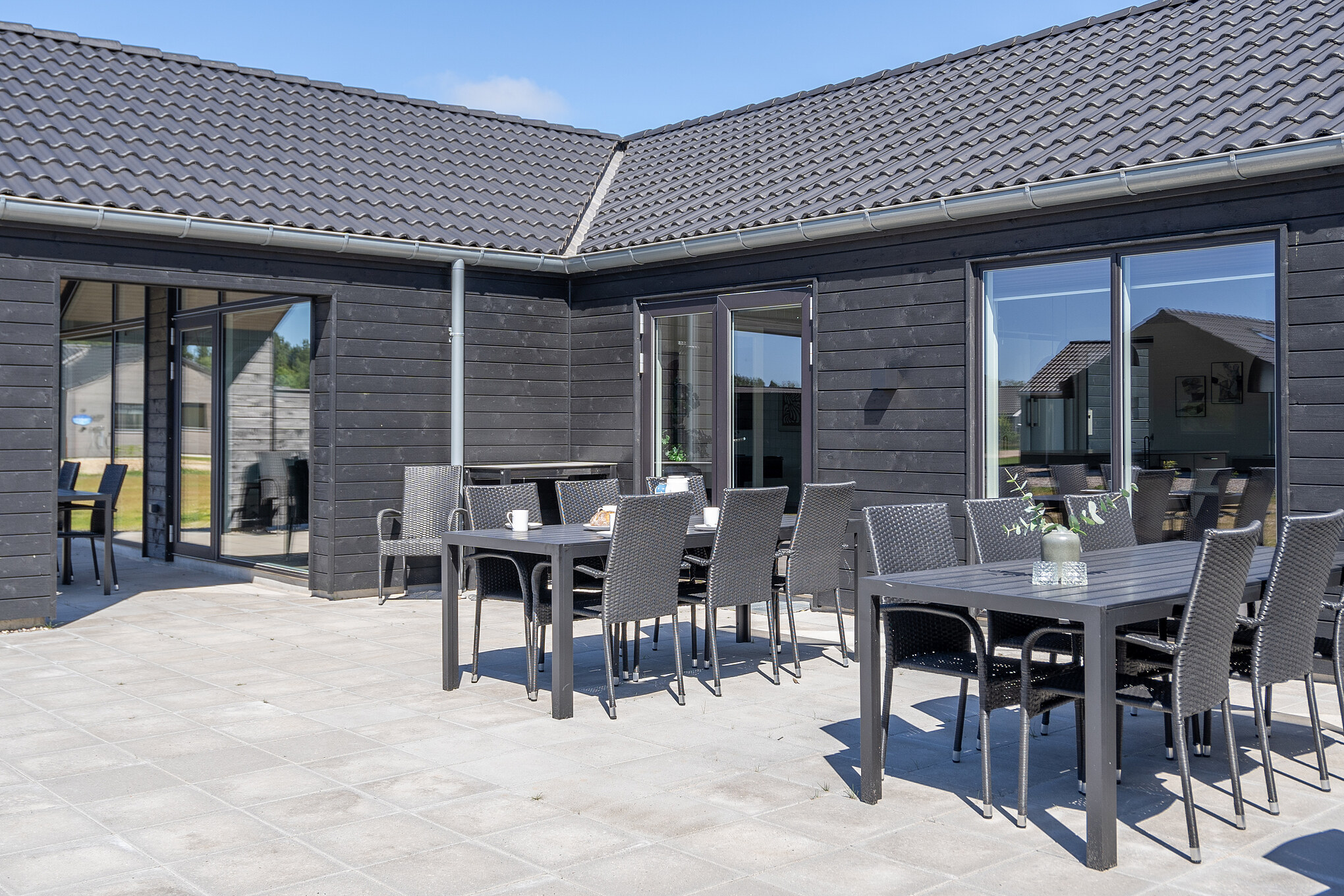 Luksushus nr. 699 har en dejlig terrasse med gode havemøbler til 26 personer.