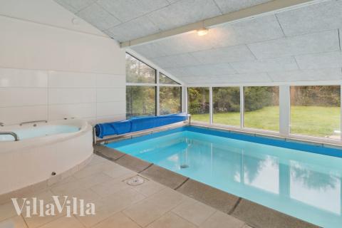 Den lækre pool i luksushuse nr. 689 til 10 personer