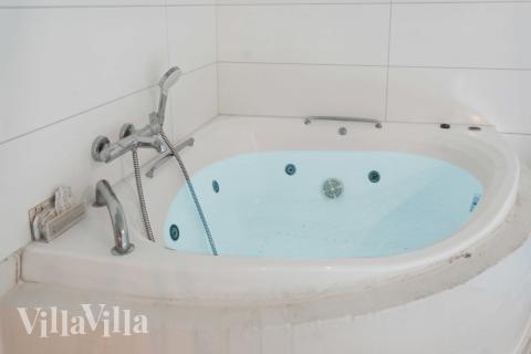 Tag en dukkert i poolen i luksushus nr. 689 i Lolland/Falster/Møn.