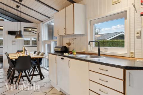 Køkkenet i luksushus nr. 689 er godt indrettet.