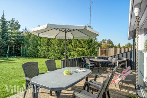 Luksushus nr. 689 har en dejlig terrasse med gode havemøbler til 10 personer.