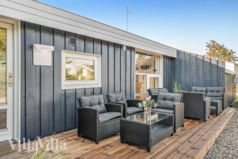 Nyd en grillaften på terrassen i luksushus nr. 689 i Lolland/Falster/Møn