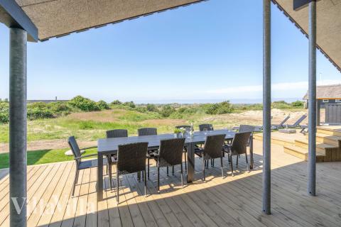 Luksushus nr. 909 har en dejlig terrasse med gode havemøbler til 12 personer.