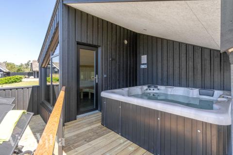 Nyd varmen i spaen i luksushus nr. 909 i Nordjylland