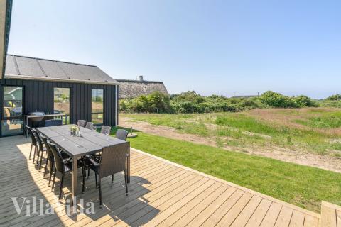 Nyd en grillaften på terrassen i luksushus nr. 909 i Nordjylland