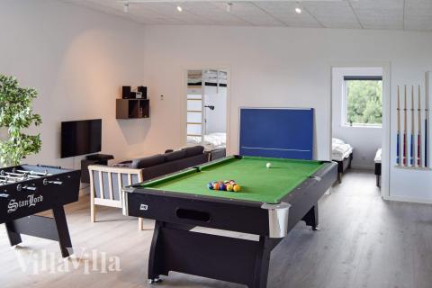 Aktivitetsrum i luksushus nr. 908 med 6 soveværelser og plads til 14 personer.