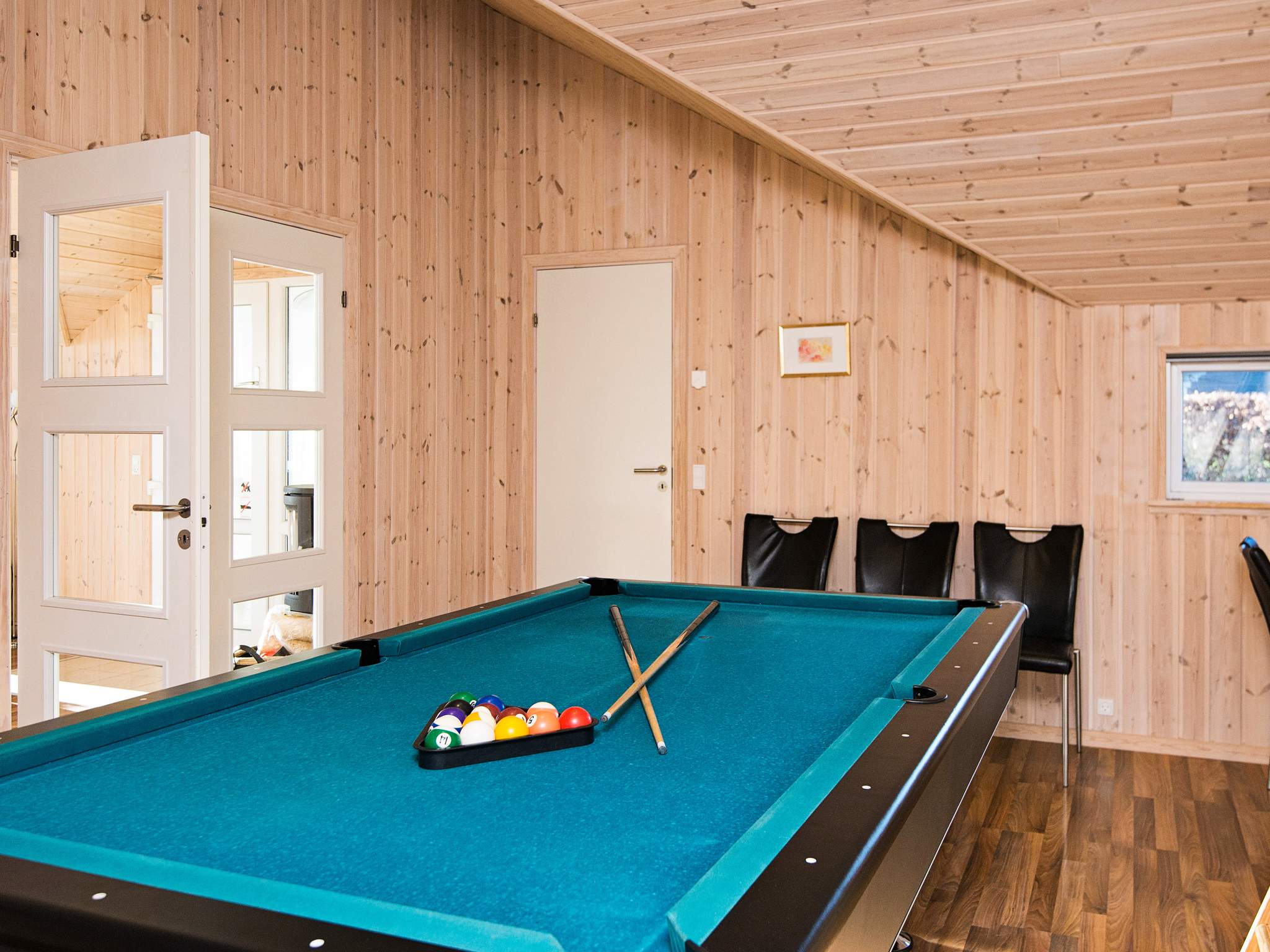 Ud over de mange timer, man kan bruge i husets pool-afdeling, så byder luksushus 268 også på billard/bordtennis og dart