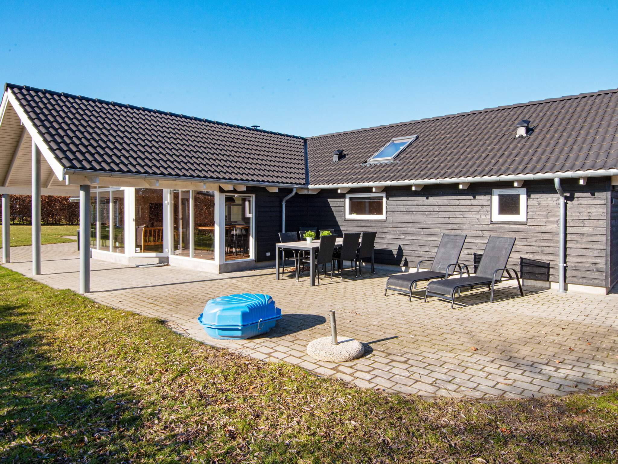 Luksushus nr. 268 har en dejlig terrasse med gode havemøbler til 14 personer.