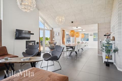 Sofaen i luksushus 690 i Østjylland indbyder til brætspil eller at se en film sammen.