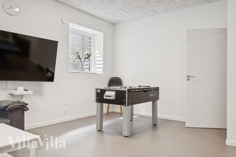 Aktivitetsrum i luksushus nr. 690 med 6 soveværelser og plads til 20 personer.