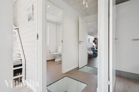 Den rummelige entre i luksushus nr. 690 i Østjylland