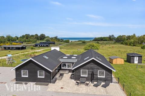 Flot sommerhus nr. 690 med god plads til op til 20 personer