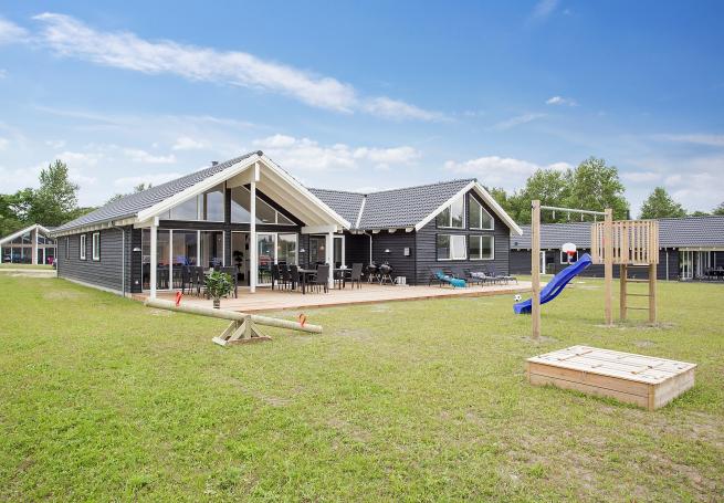 Dette skønne poolhus nr. 388 med plads til 16 personer ligger i Nordsjælland
