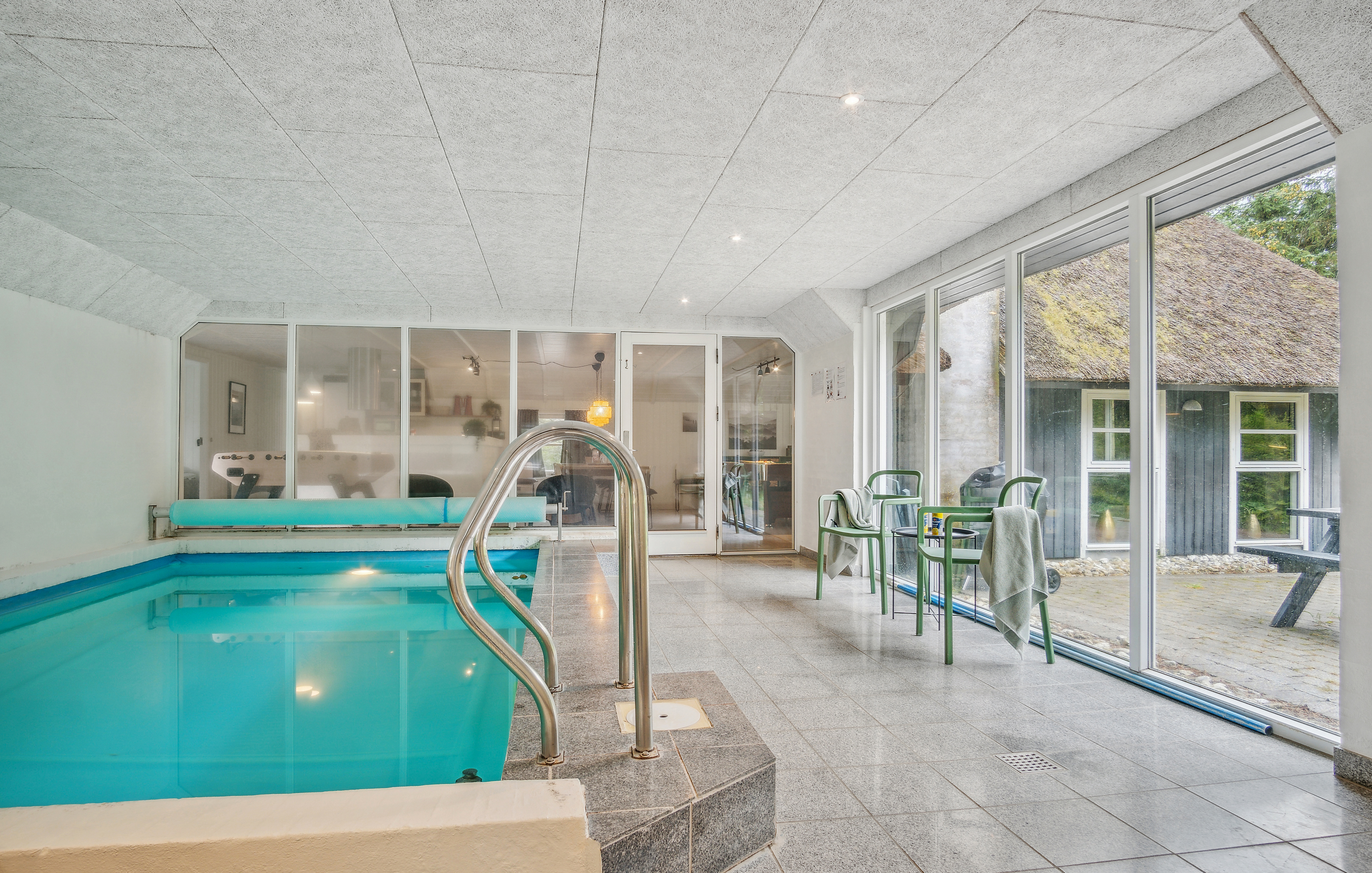 Den lækre pool i luksushuse nr. 552 til 12 personer