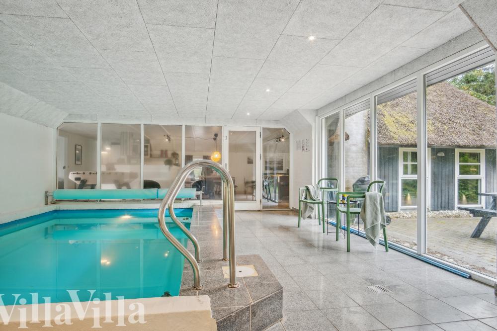 Den lækre pool i luksushuse nr. 552 til 12 personer