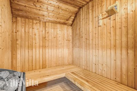 Nyd varmen i saunaen i luksushus nr. 552 til 12 personer