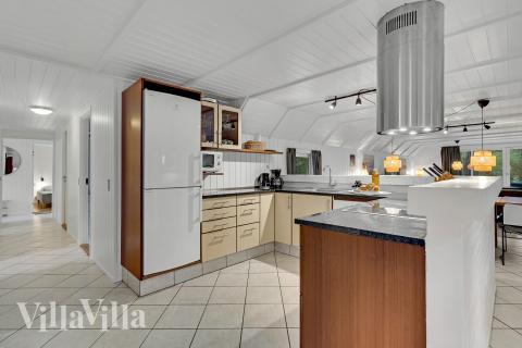 Køkkenet i luksushus nr. 552 er udstyrret, så I let kan lave mad til 12 personer.