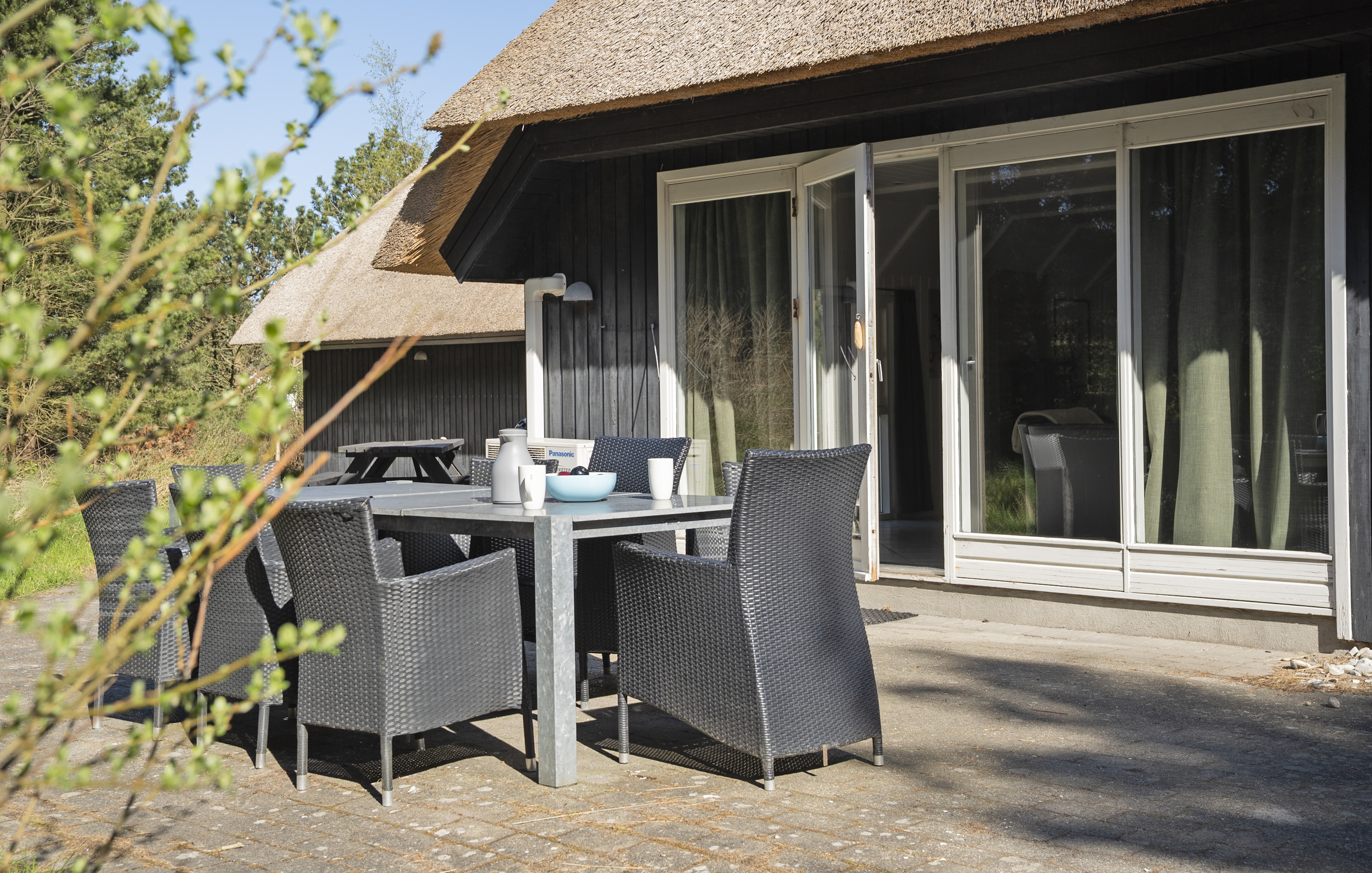 Nyd en grillaften på terrassen i luksushus nr. 552 i Vestjylland
