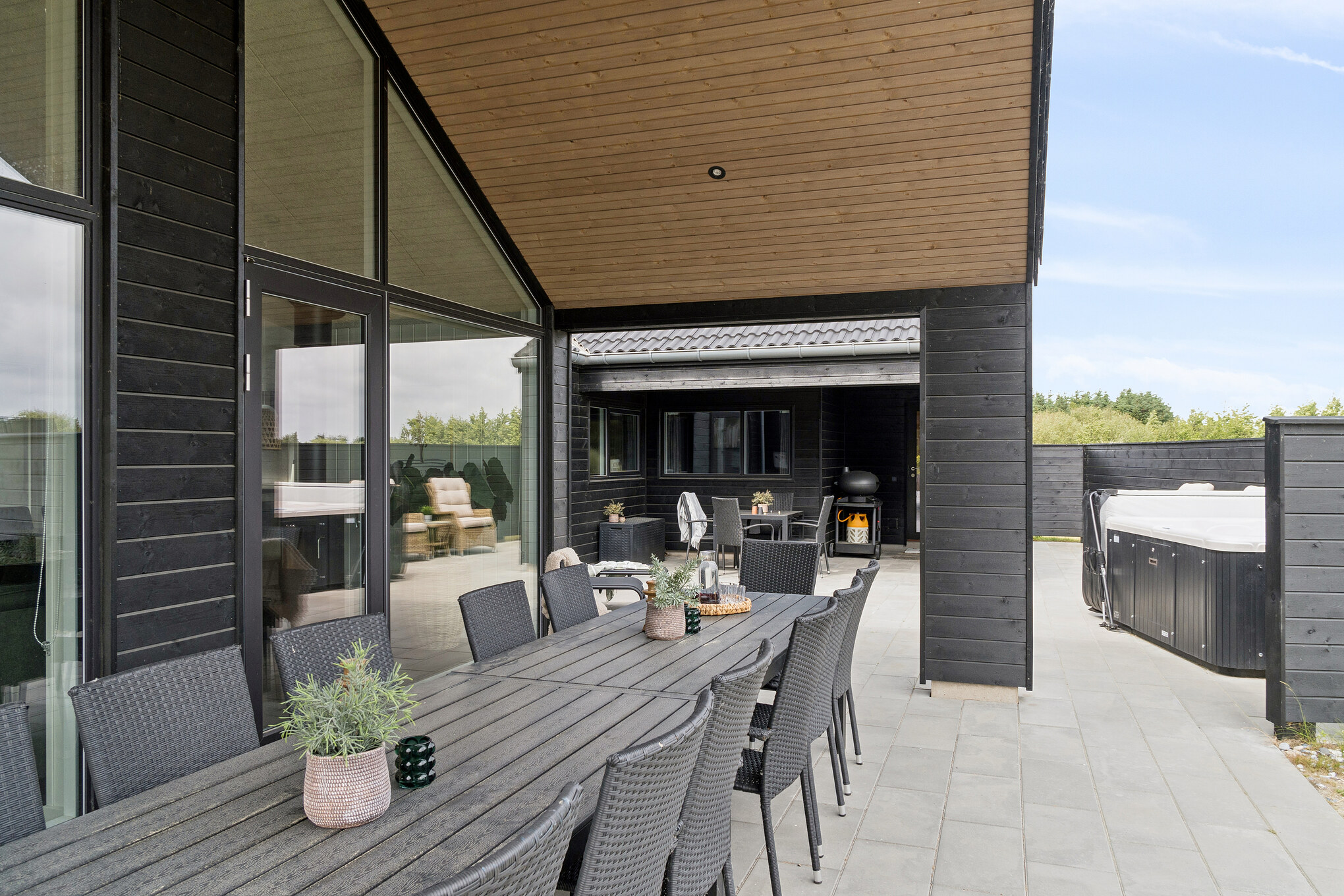 Luksushus nr. 610 har en dejlig terrasse med gode havemøbler til 18 personer.