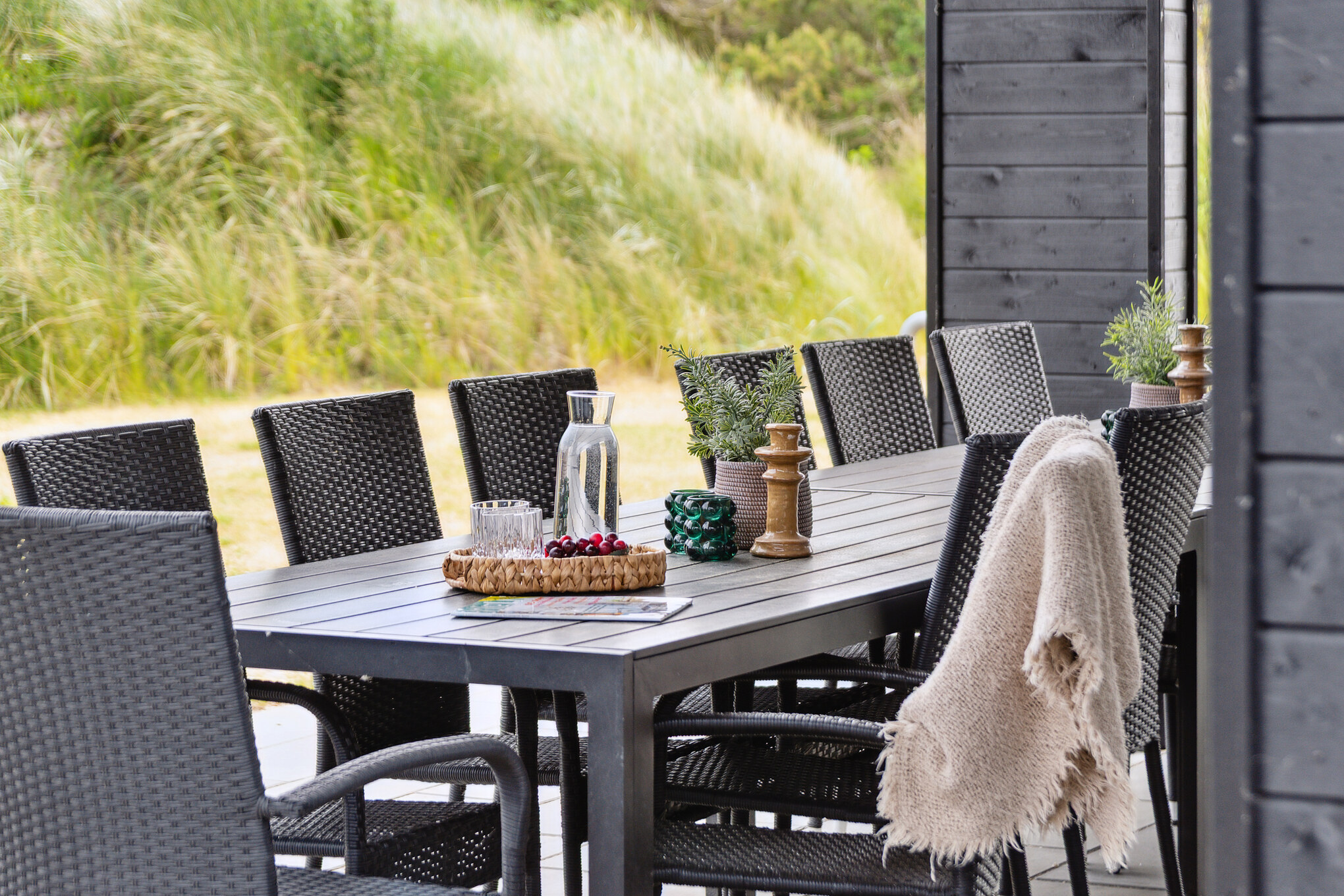 Nyd en grillaften på terrassen i luksushus nr. 610 i Vestjylland