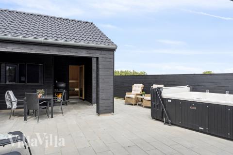 Nyd varmen i spaen i luksushus nr. 610 i Vestjylland