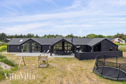 Flot sommerhus nr. 610 med god plads til op til 18 personer